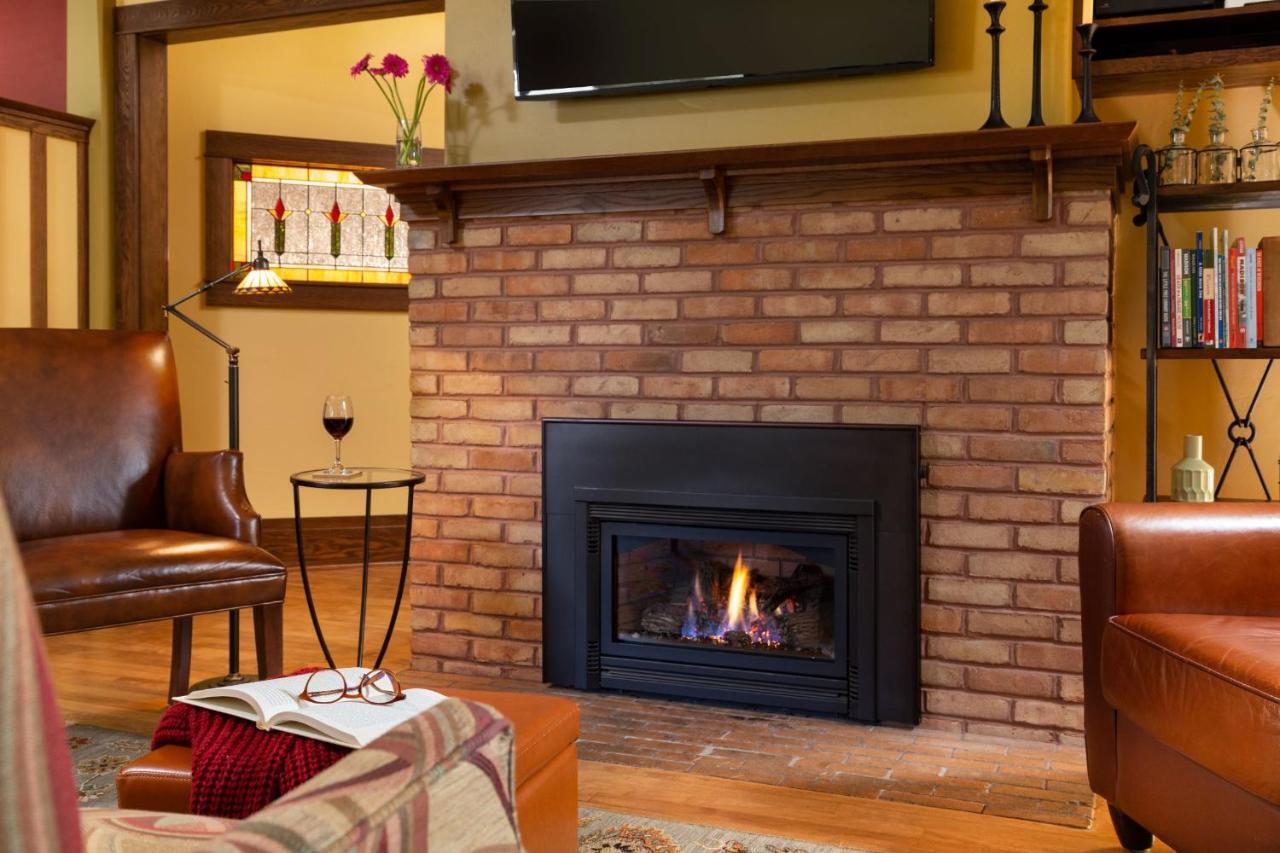 The Buckingham Inn Madison Bagian luar foto