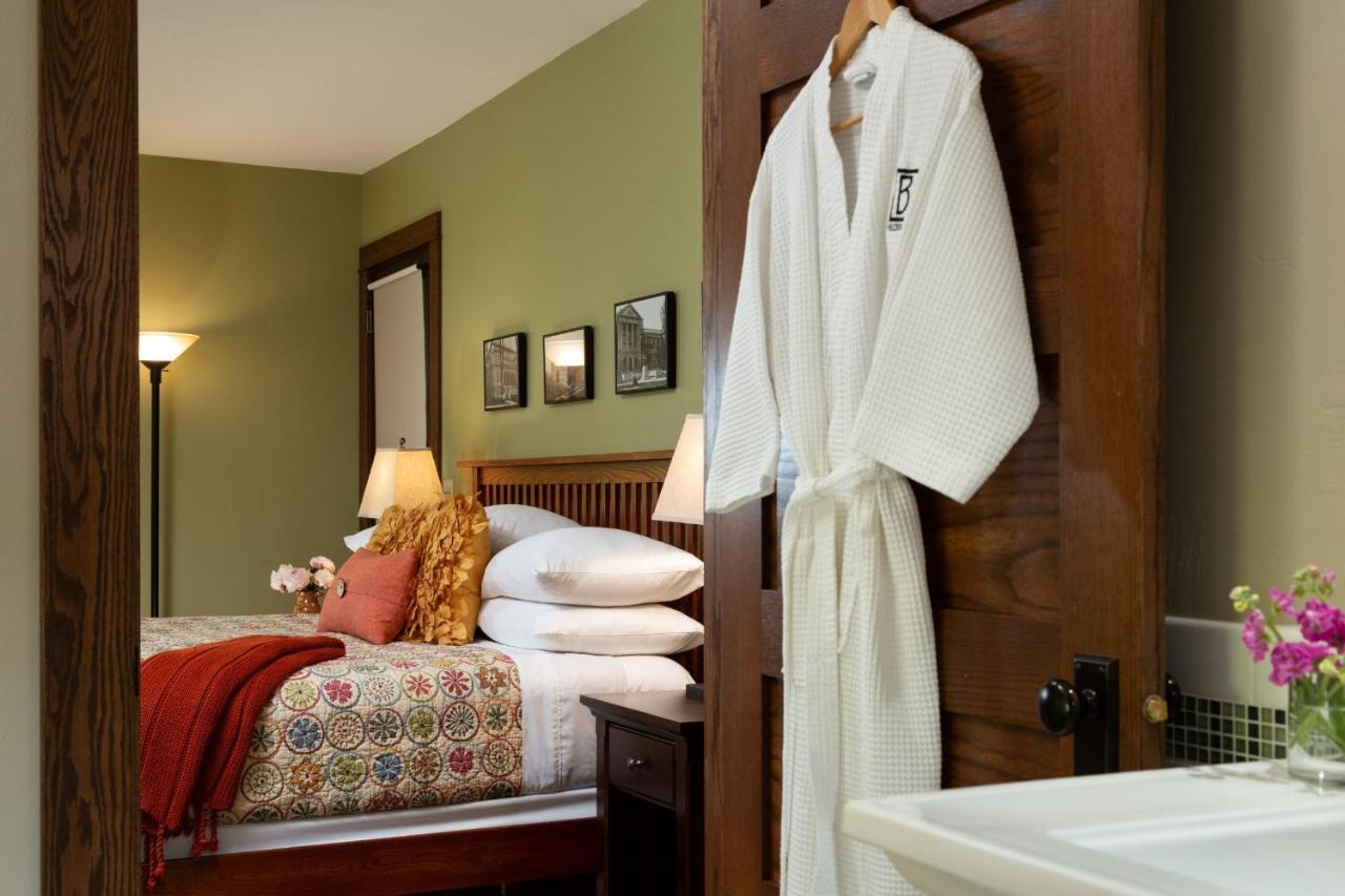 The Buckingham Inn Madison Bagian luar foto