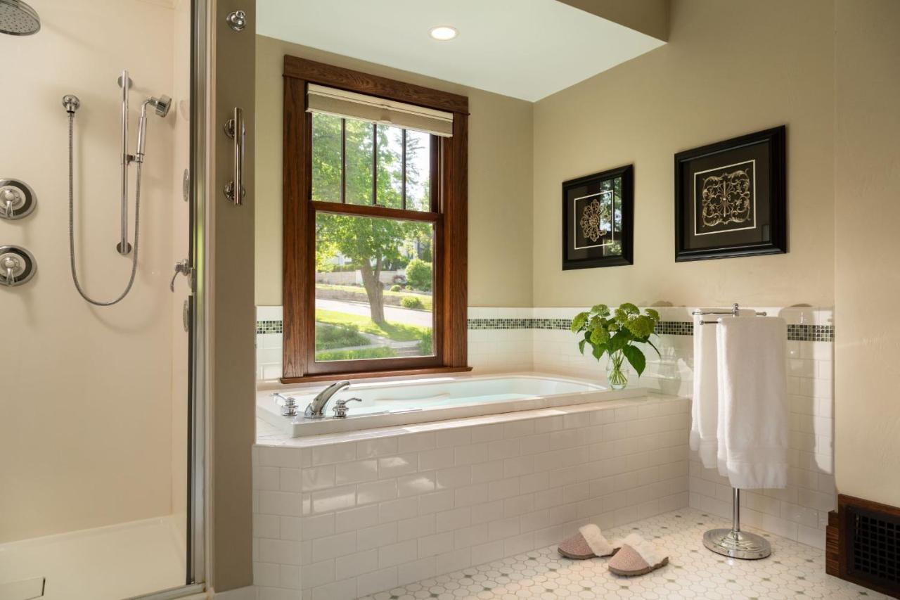 The Buckingham Inn Madison Bagian luar foto