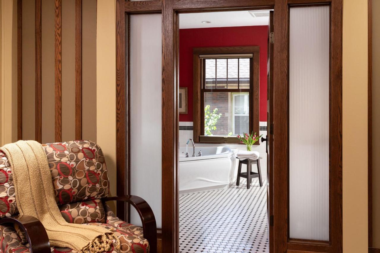 The Buckingham Inn Madison Bagian luar foto