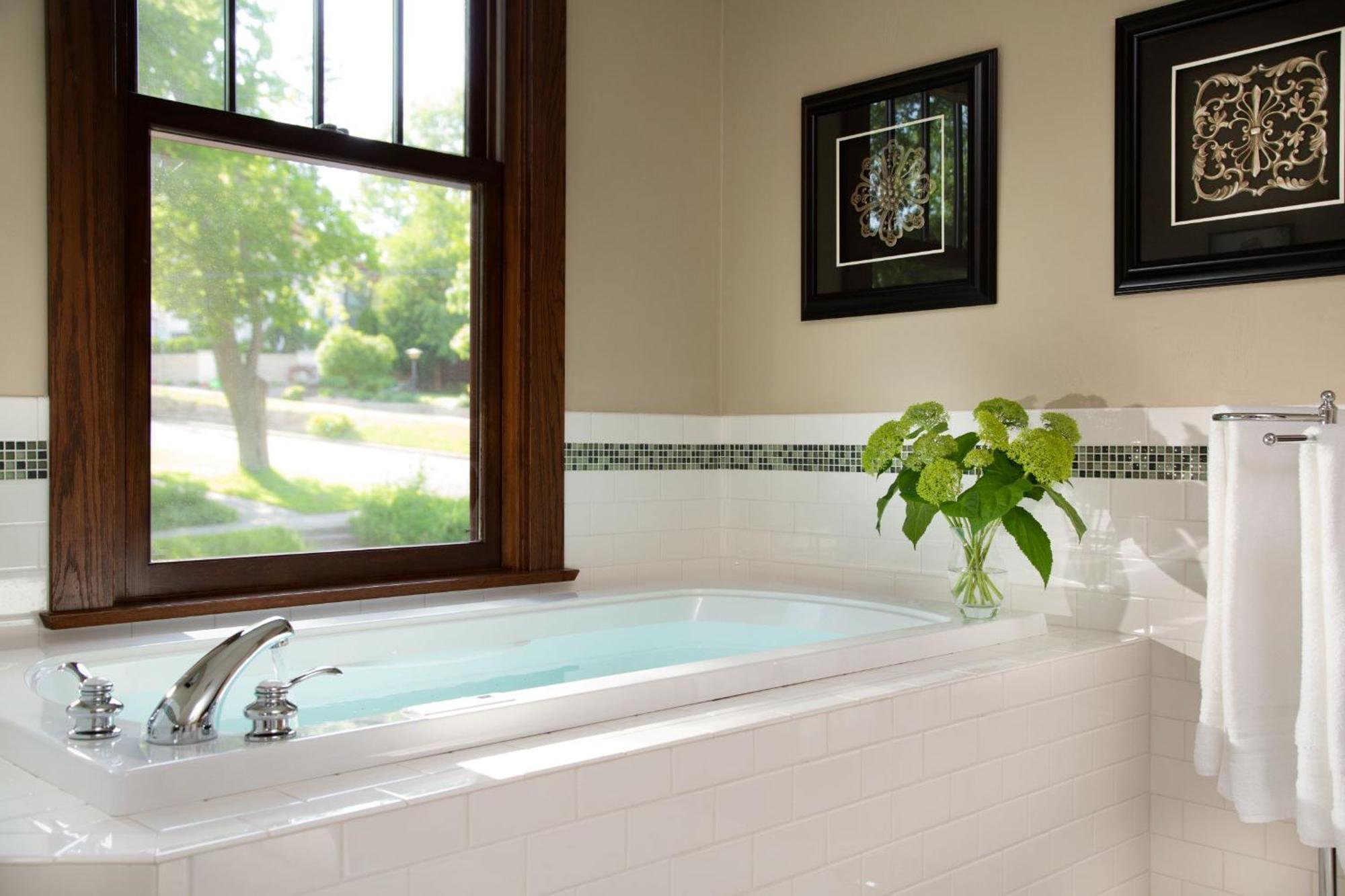 The Buckingham Inn Madison Bagian luar foto