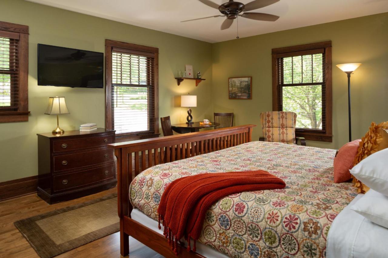 The Buckingham Inn Madison Bagian luar foto