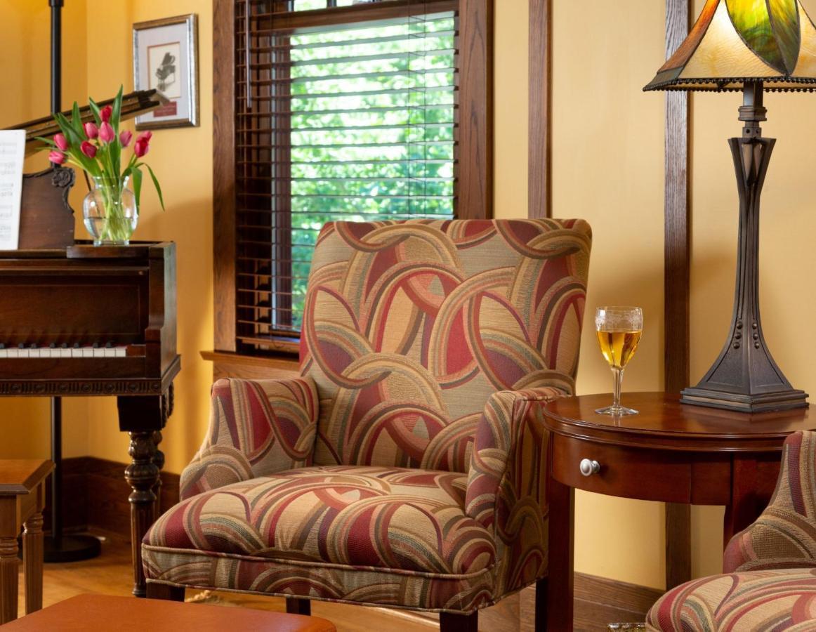The Buckingham Inn Madison Bagian luar foto