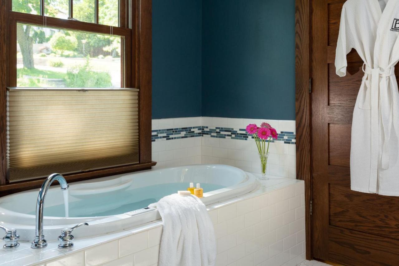 The Buckingham Inn Madison Bagian luar foto