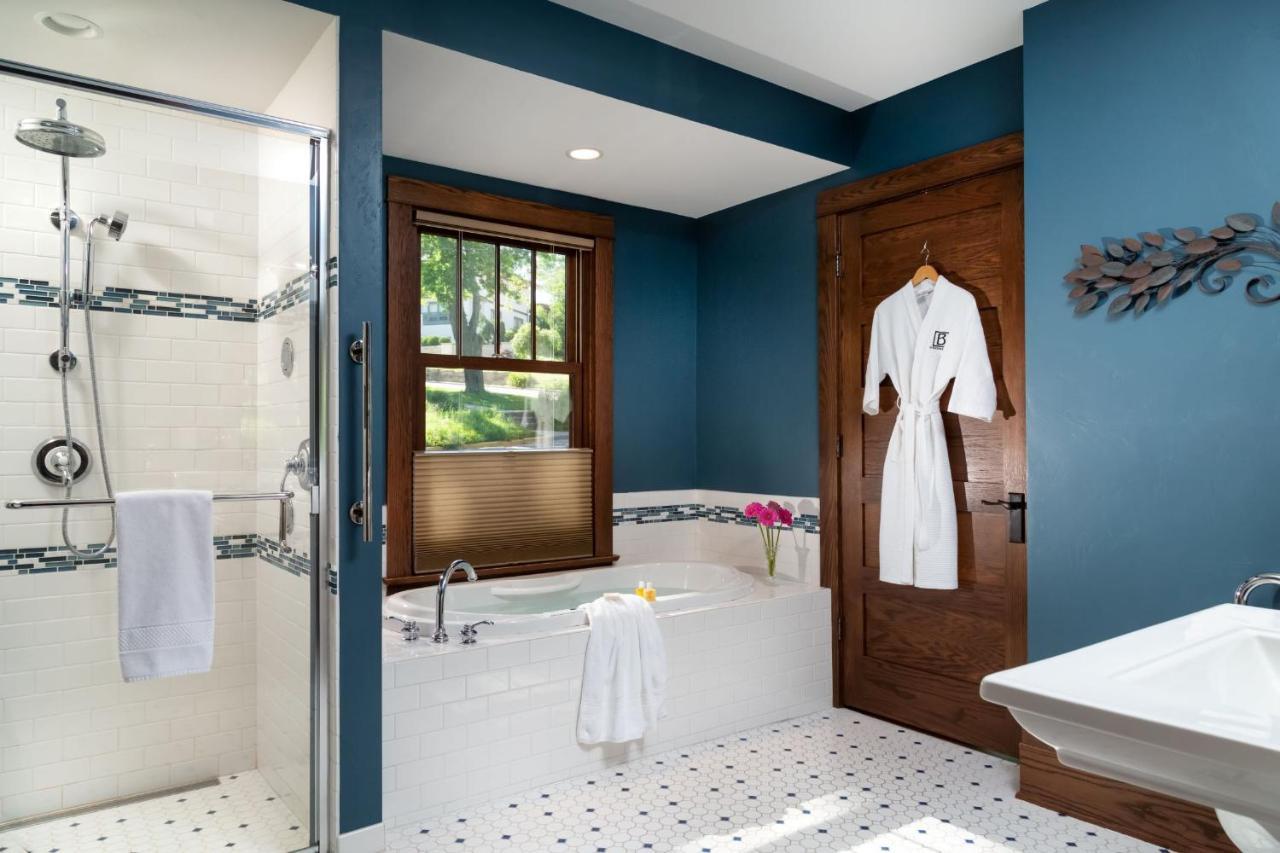 The Buckingham Inn Madison Bagian luar foto