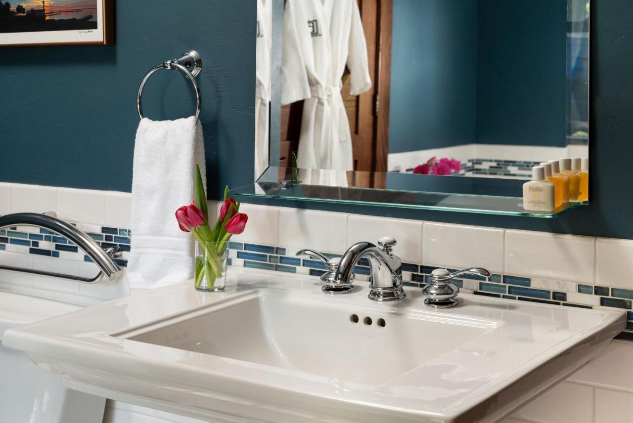 The Buckingham Inn Madison Bagian luar foto