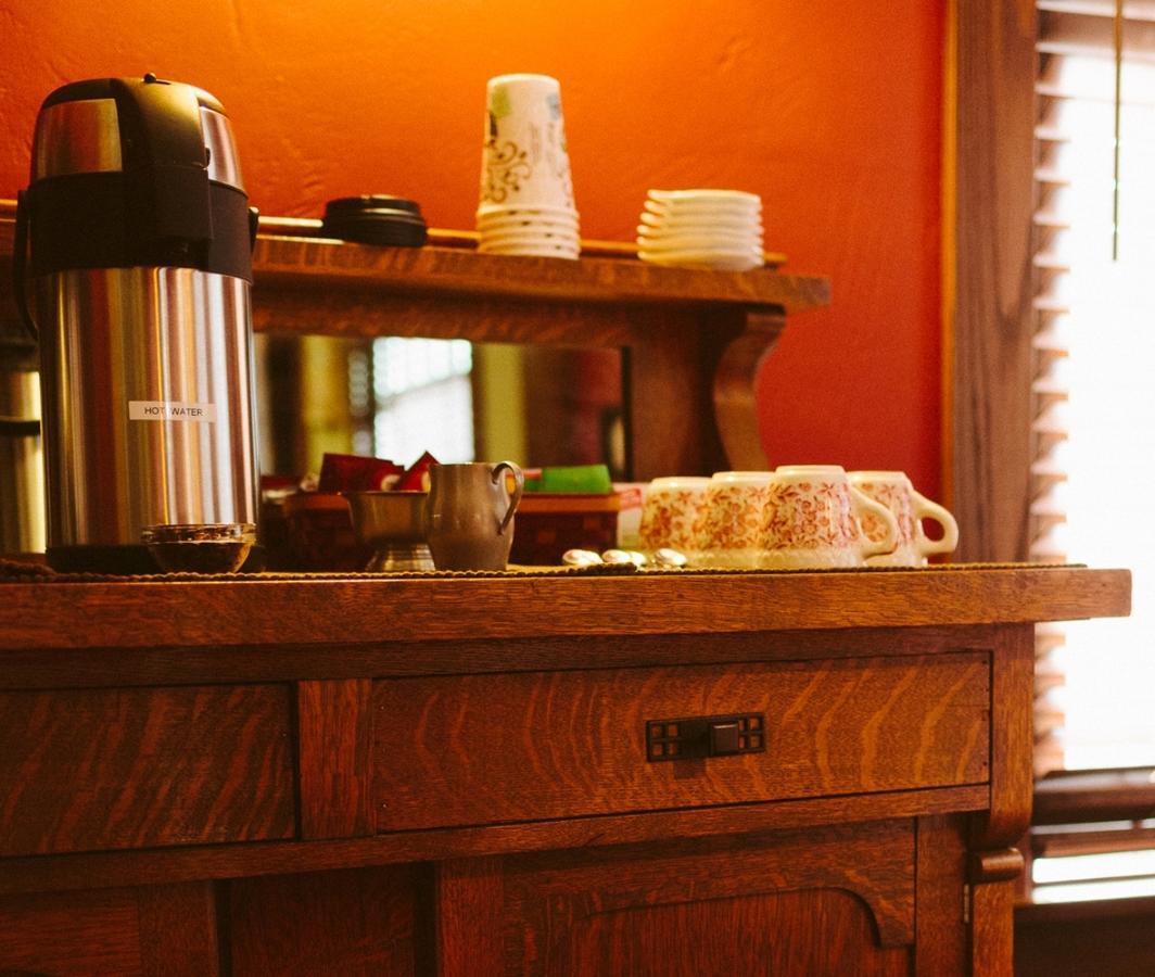 The Buckingham Inn Madison Bagian luar foto